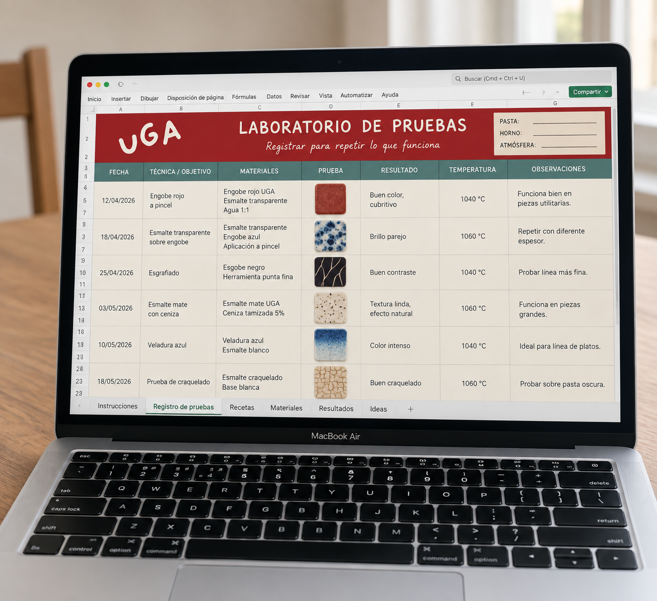 Planilla de Laboratorio de Pruebas de UGA abierta en una notebook sobre la mesa del taller